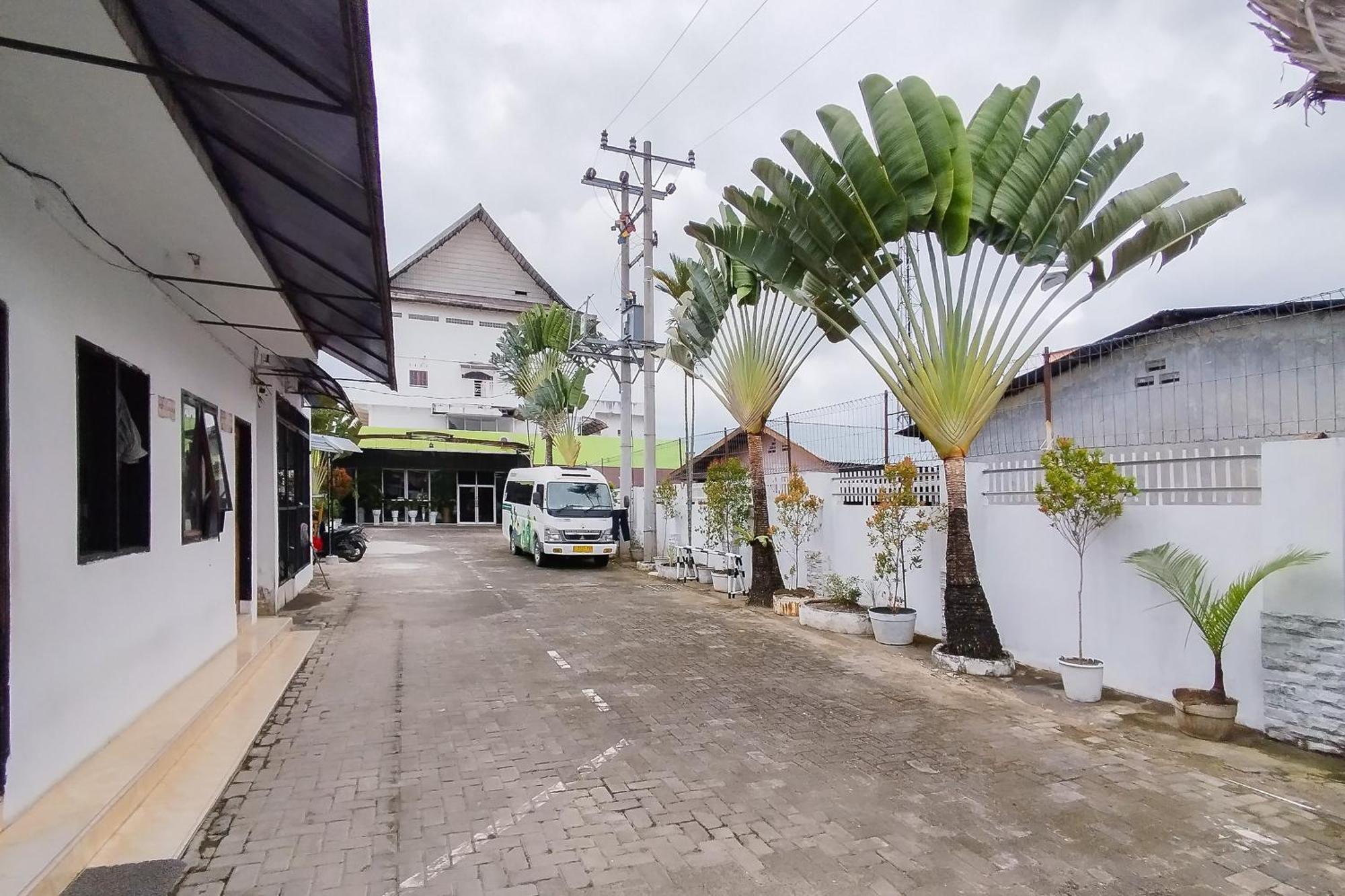 Reddoorz Near Focal Point Medan Hotel Sunggal Exterior photo