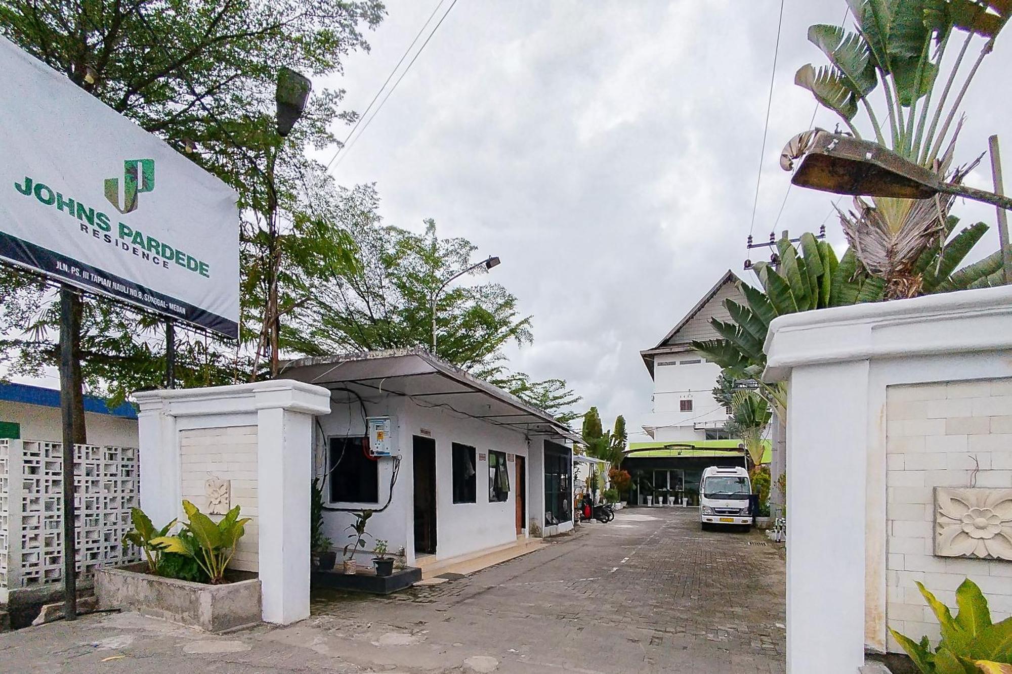 Reddoorz Near Focal Point Medan Hotel Sunggal Exterior photo