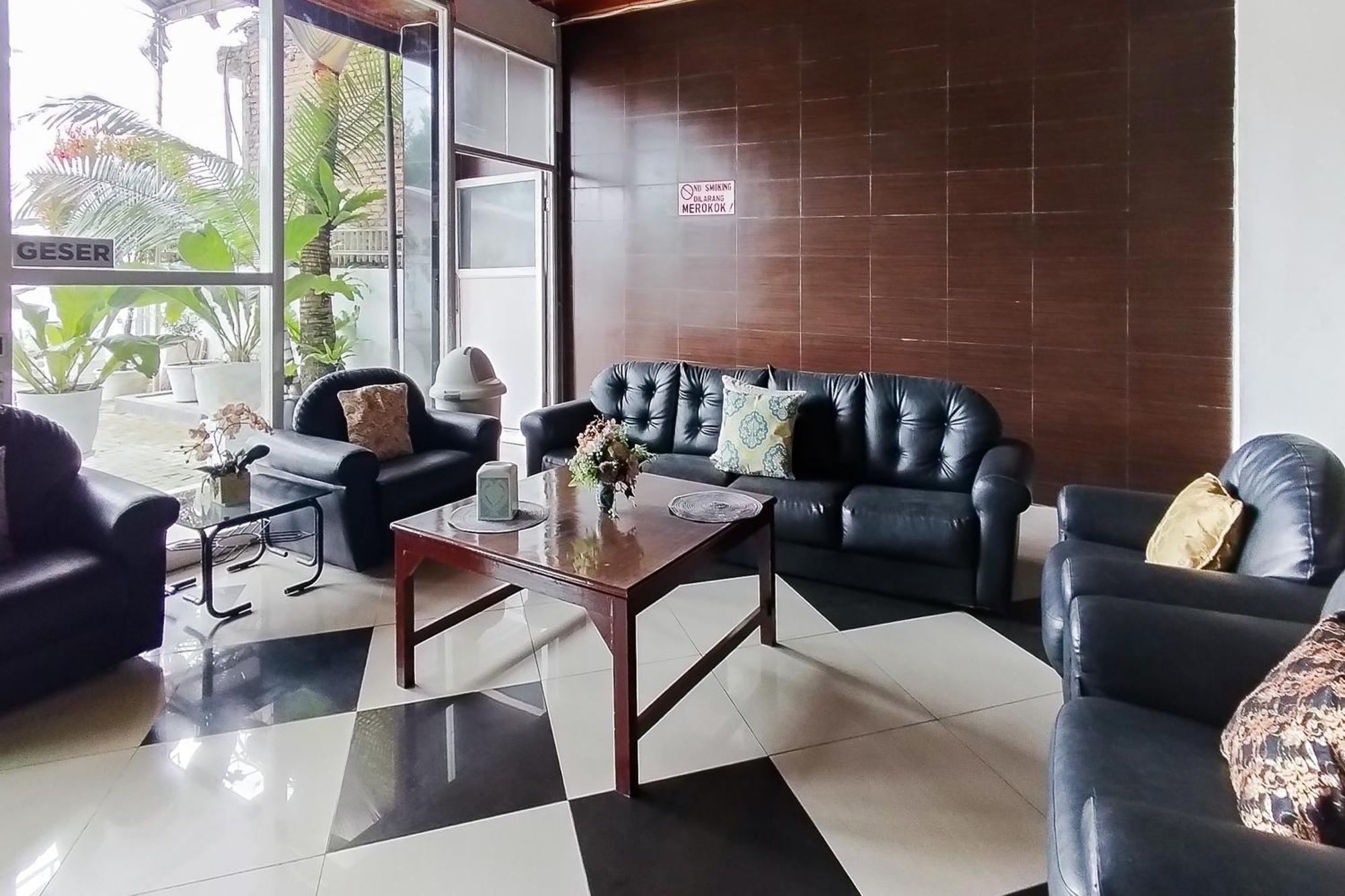 Reddoorz Near Focal Point Medan Hotel Sunggal Exterior photo